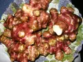 Topinambur appena raccolti, pronti per essere cucinati. Il loro sapore ricorda quello dei carciofi.